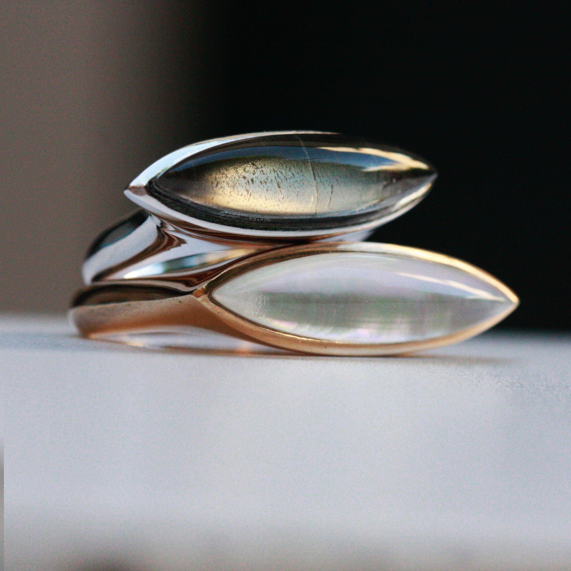 Mother-or-pearl 'Navetta' ring AURUM | AN1 NAV BROMOPB