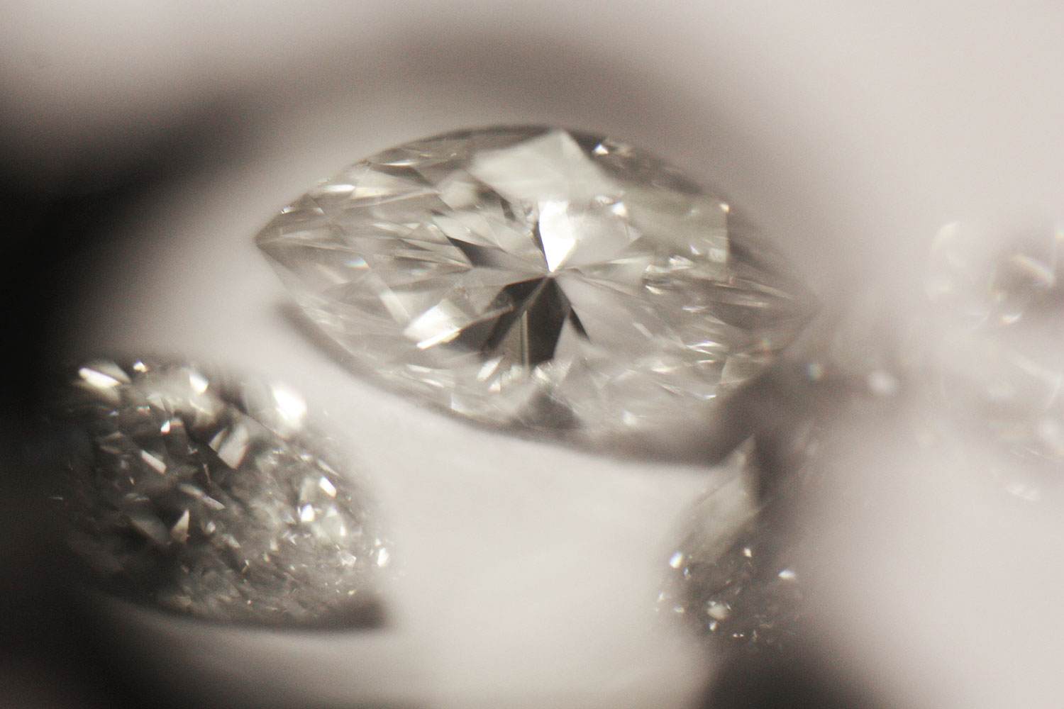 Macro dettaglio diamante taglio marquise