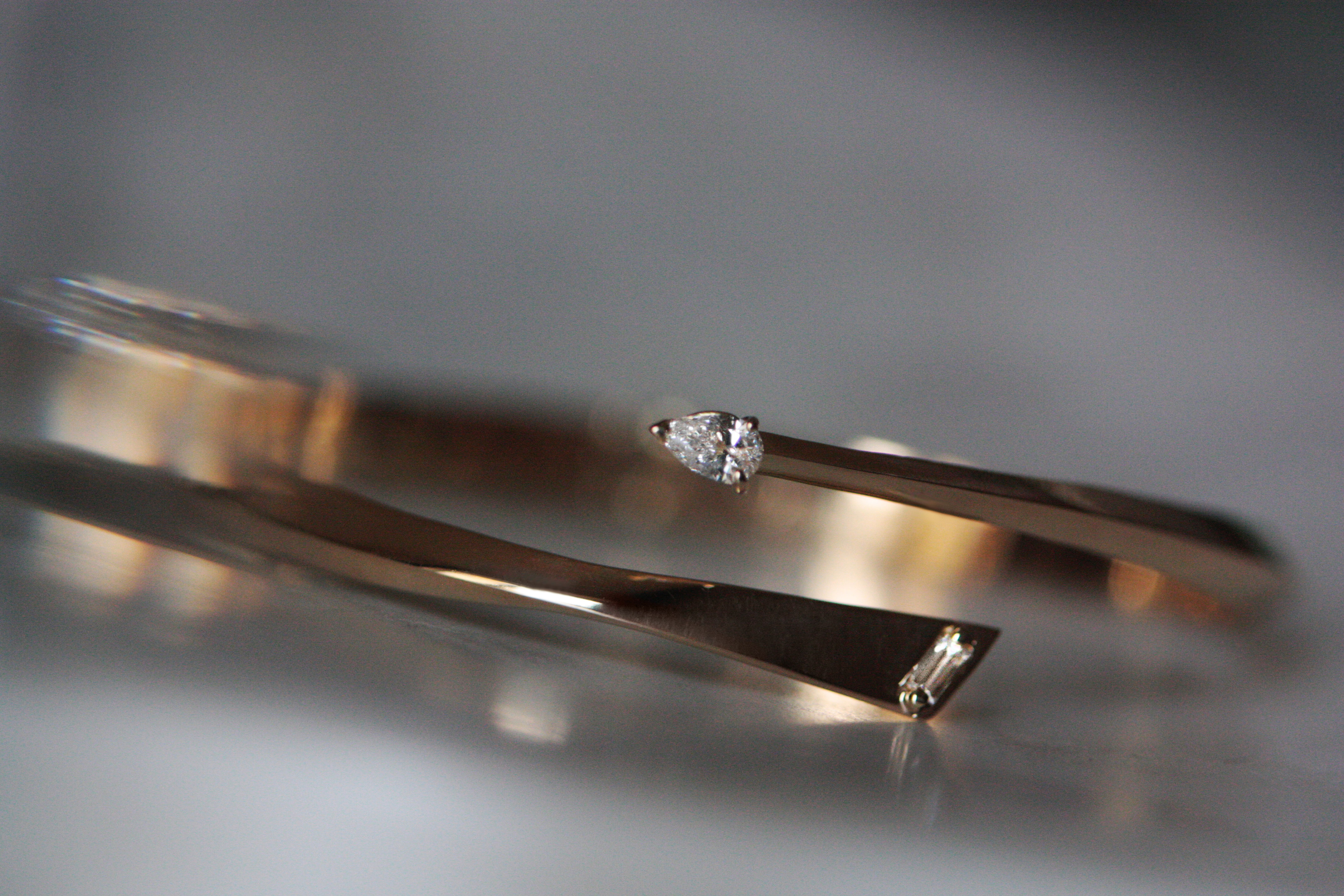 Dettaglio bracciale con diamante